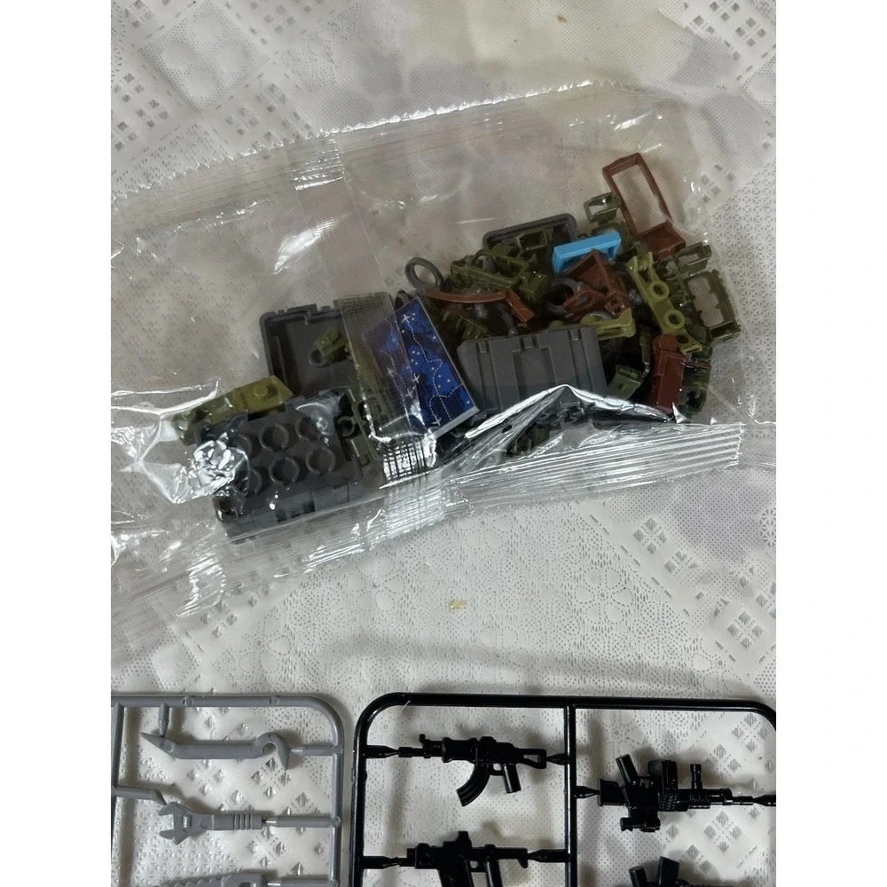 Knockoff Military -theme Building Block Figures And Accesories